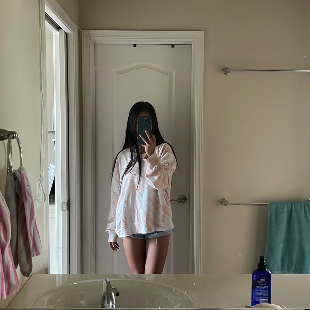 oversize light pink, tie-dye sweatshirt danskin